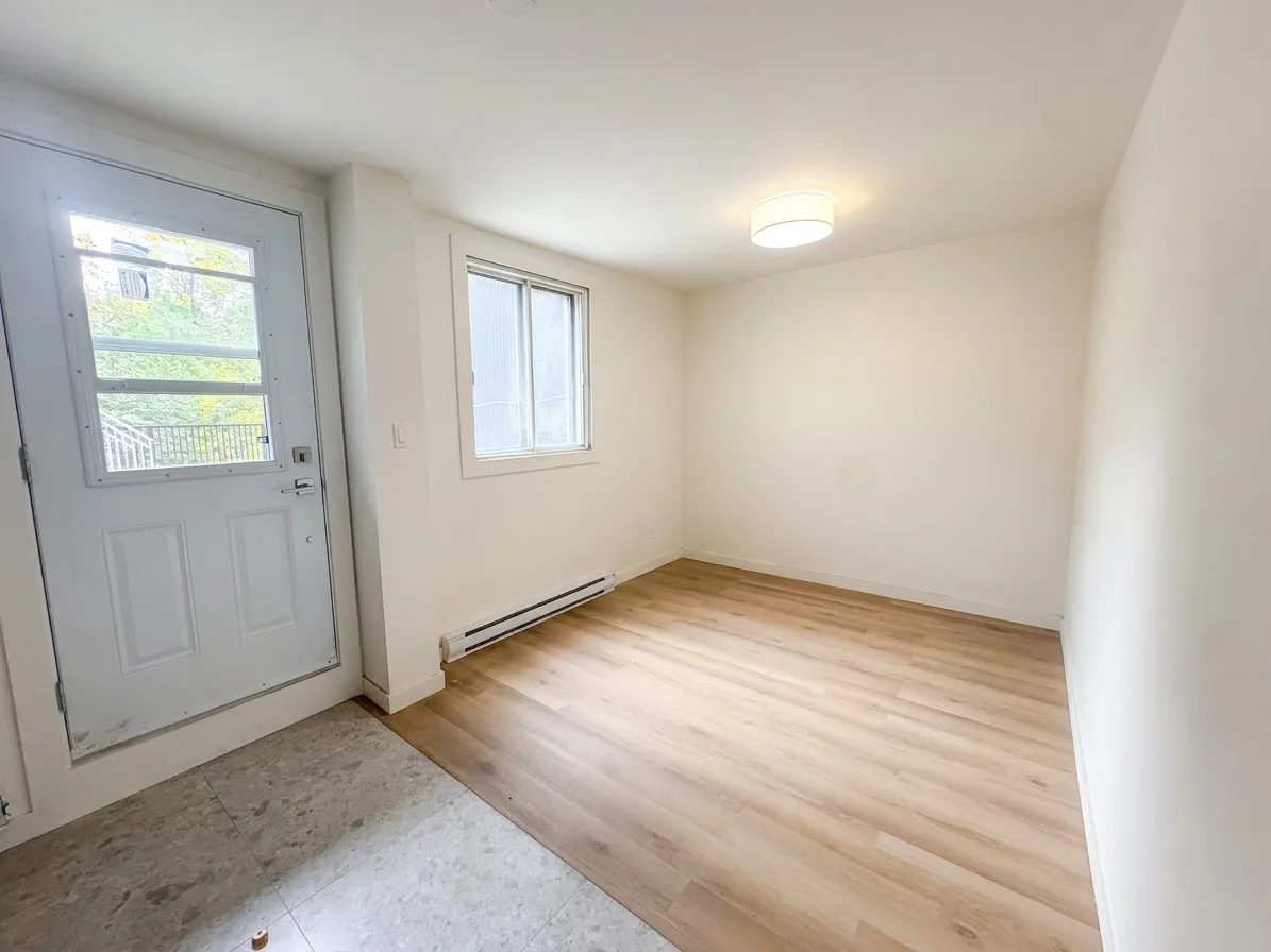 Salon — 2602A