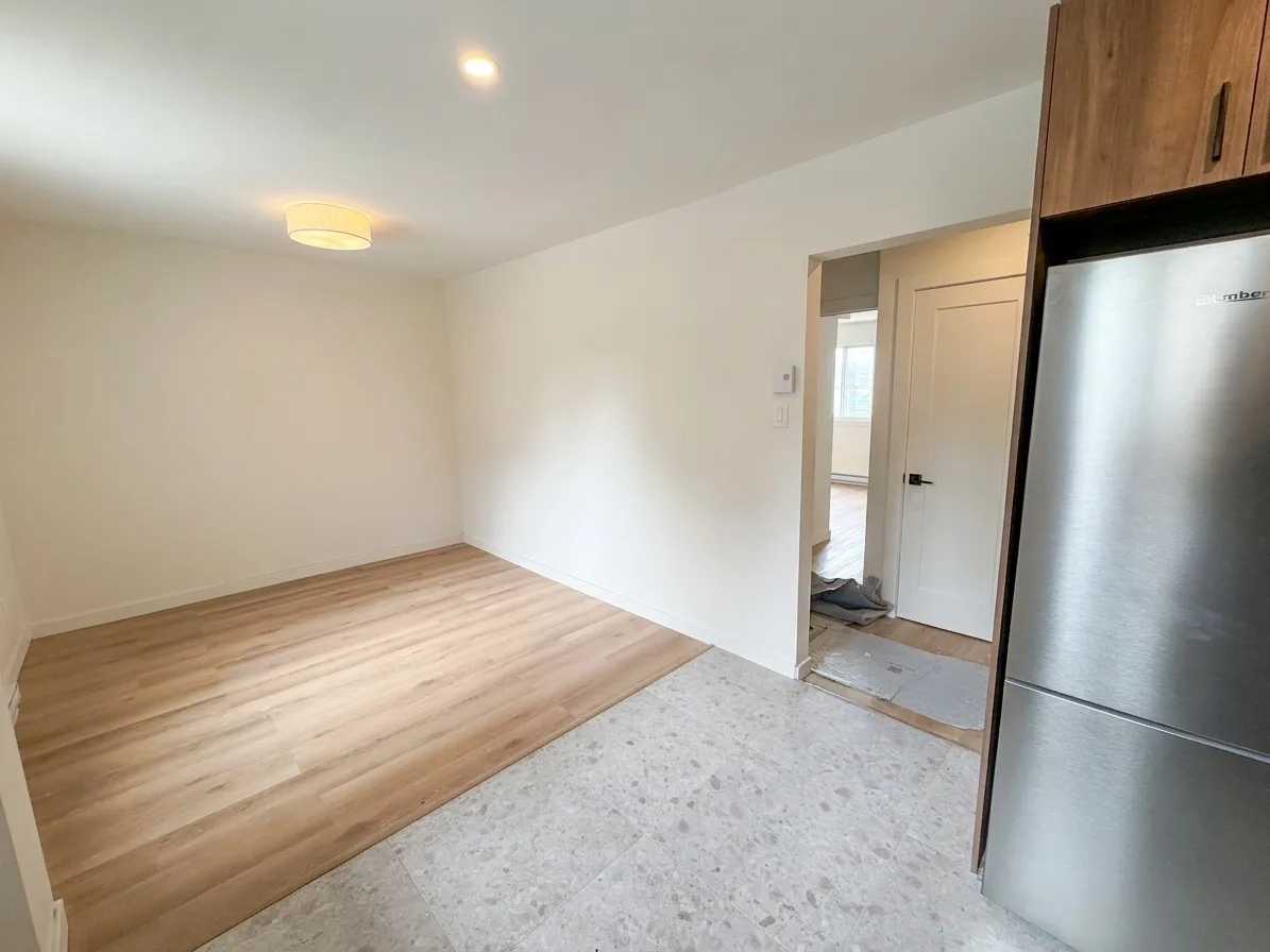 Salon — 2602A